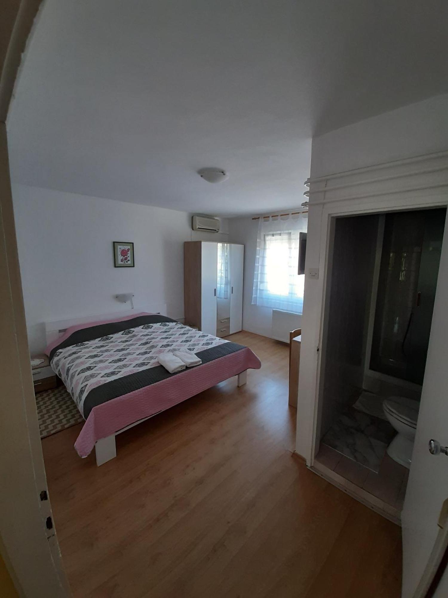 Apartments And Rooms With Parking Space Mali Lošinj Exteriör bild